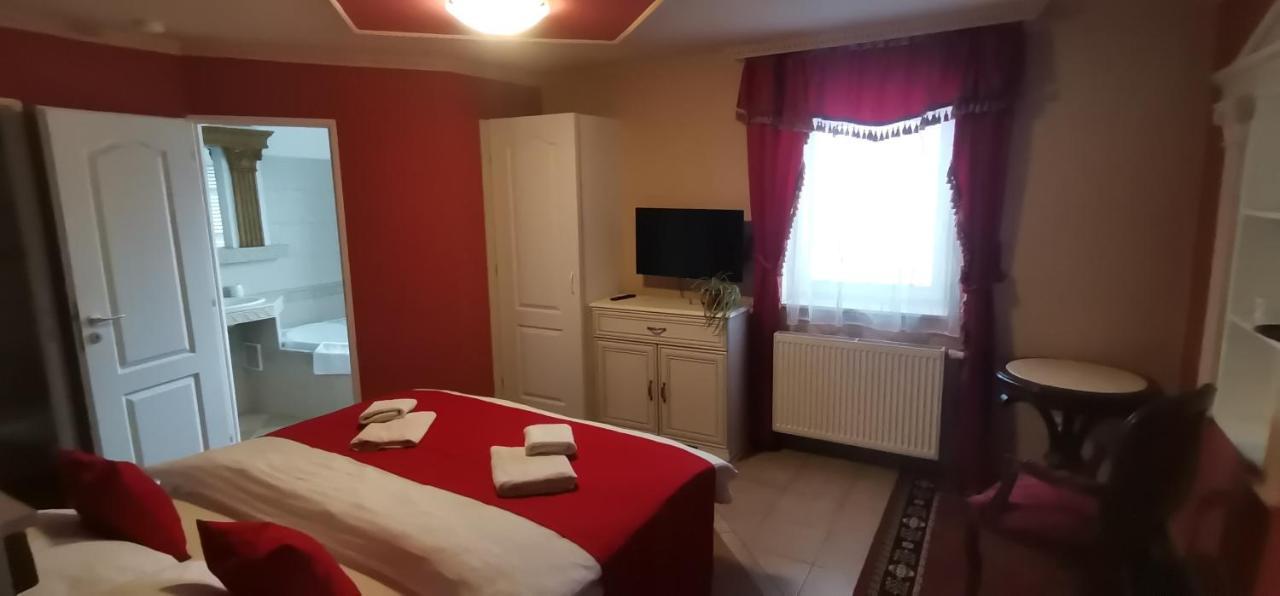 Penzion Monika Hrusovany nad Jevisovkou Luaran gambar
