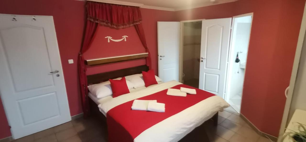 Penzion Monika Hrusovany nad Jevisovkou Luaran gambar