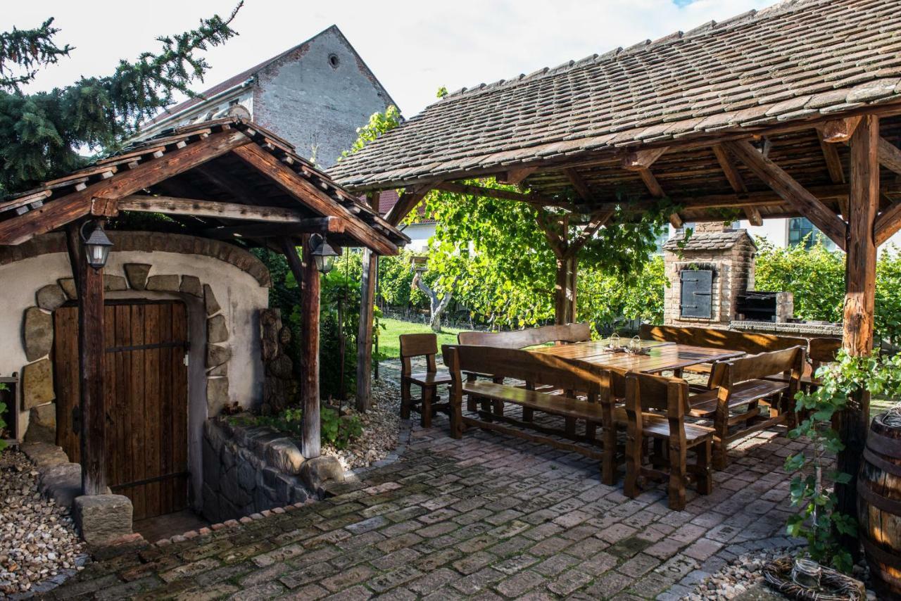 Penzion Monika Hrusovany nad Jevisovkou Luaran gambar